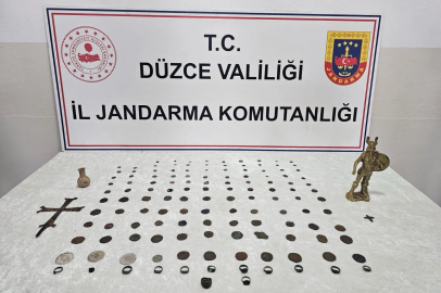 Düzce'de tarihi eser kaçakçılığına 2 gözaltı... 136 parça eser ele geçirildi