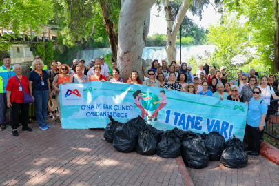 Mersin'de vatandaşlar çevre temizliği yaptı