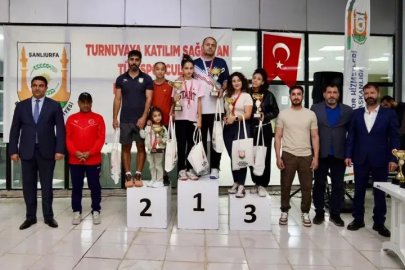 Cumhuriyet coşkusu kortlara taşındı